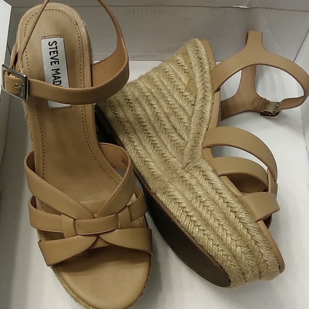 Brand New Never Worn Tan Steve Madden Wedge sz 6.5